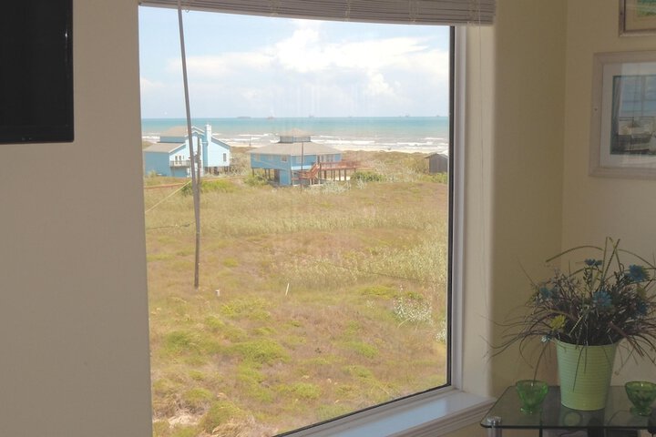Beachgate CondoSuites and Oceanfront Resort