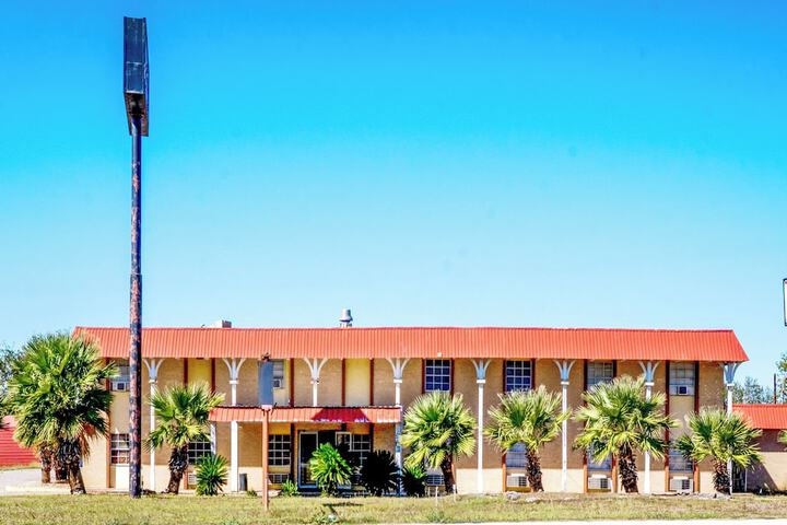 Woodfield Inn & Suites Hotel O Yoakum TX 111