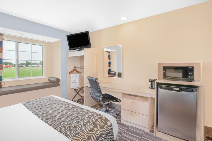 Room 5 of 18