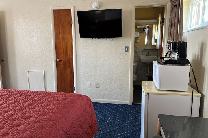 Room 33 of 40