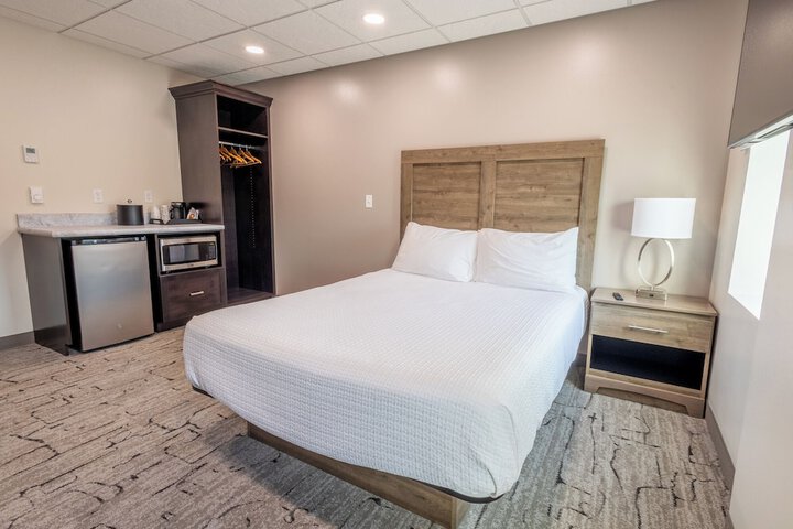 Room 10 of 16