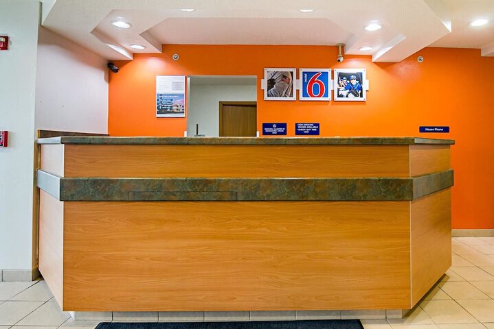 Motel 6 Sycamore IL