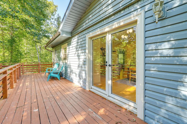 Home w / Trail Access & Fire Pit in Bella Vista!