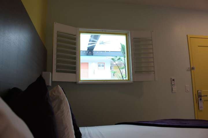 Room 32 of 48