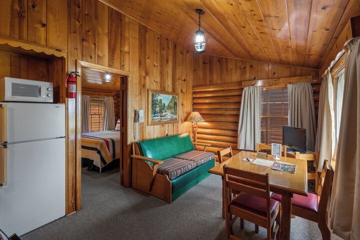 El Western Cabins & Lodges