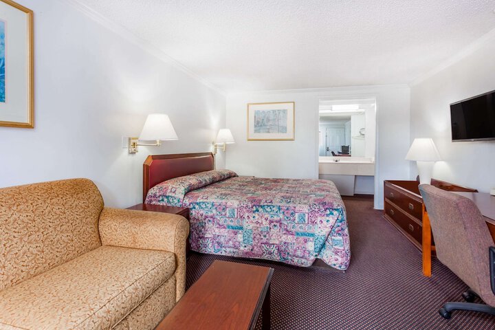 Room 10 of 15