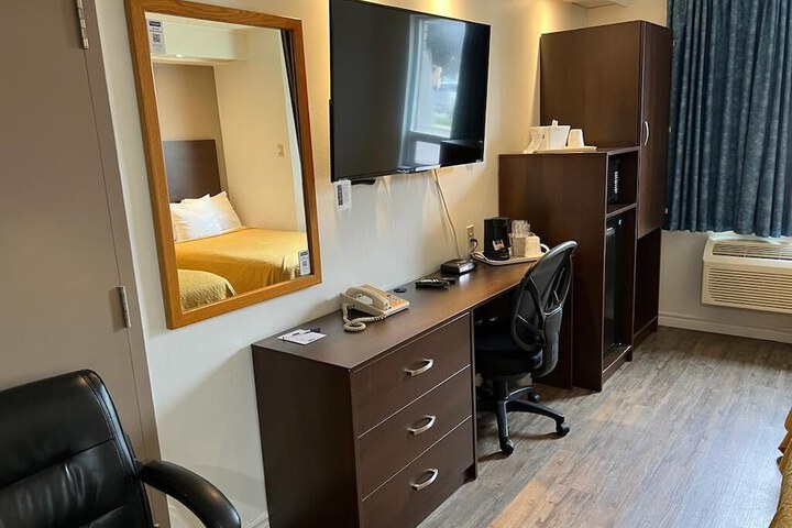 Room 17 of 36