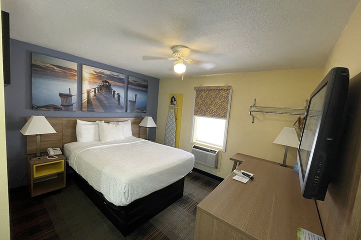 Room 43 of 62