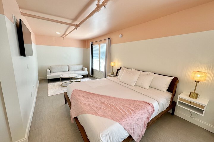 Room 28 of 126