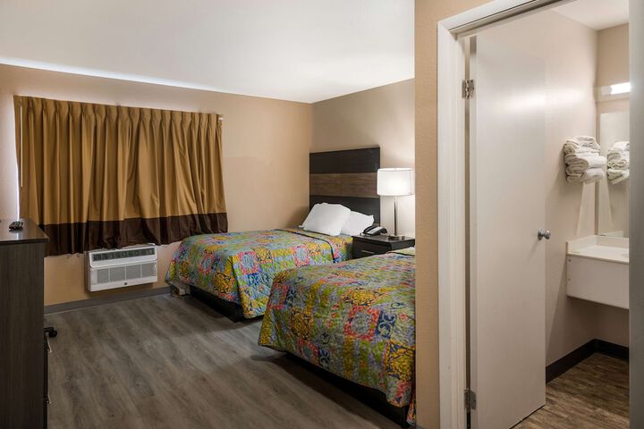 Room 11 of 31