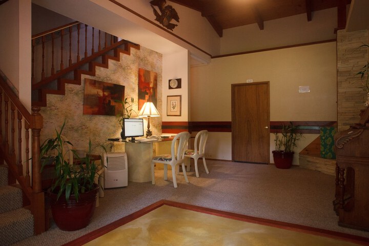 Lokahi Lodge