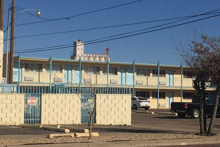 Warrick Plaza Inn