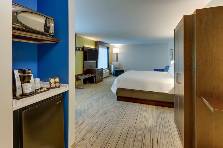Room 27 of 51