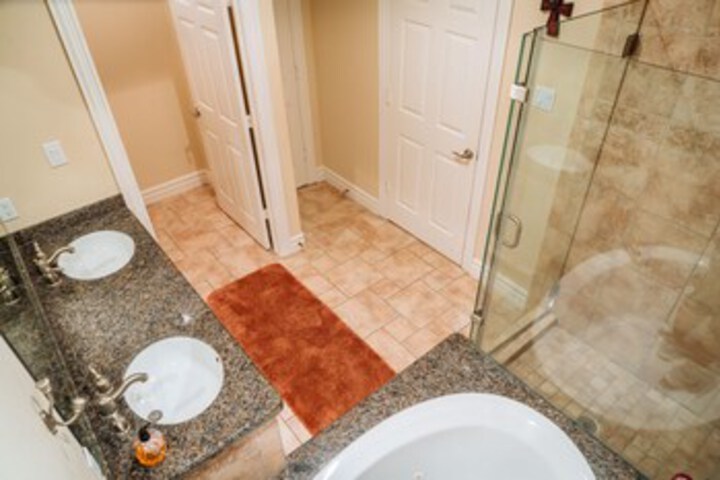 Spacious Kemah Boardwalk Townhome VR