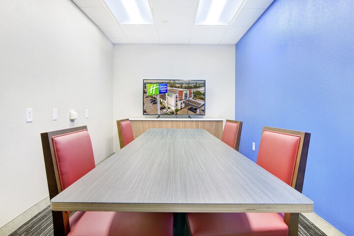 Holiday Inn Express & Suites Longview North by IHG