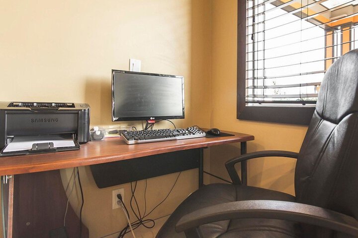 Business Center 46 of 47