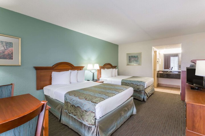 Room 10 of 24