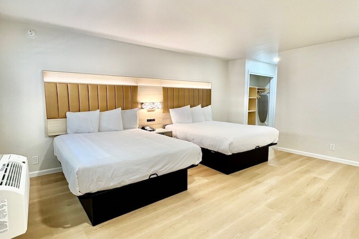 Room 15 of 15