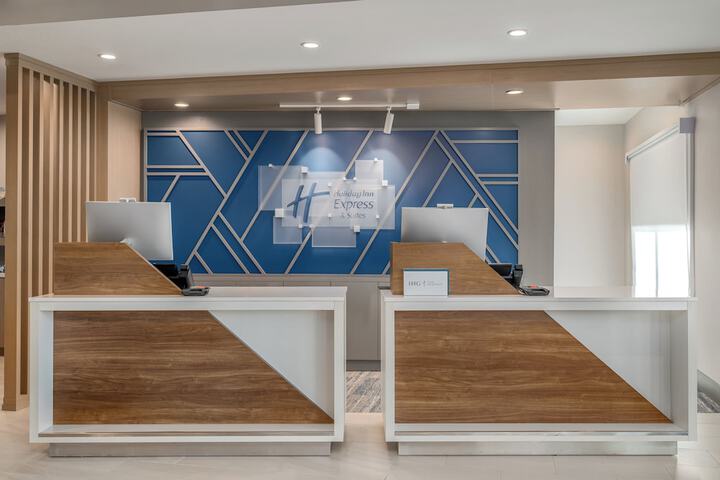Holiday Inn Express & Suites DFW Airport Southwest - Euless