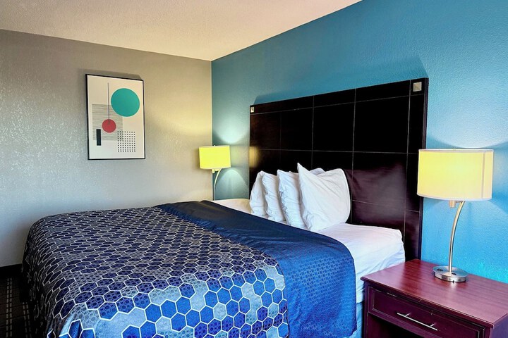 Room 16 of 39