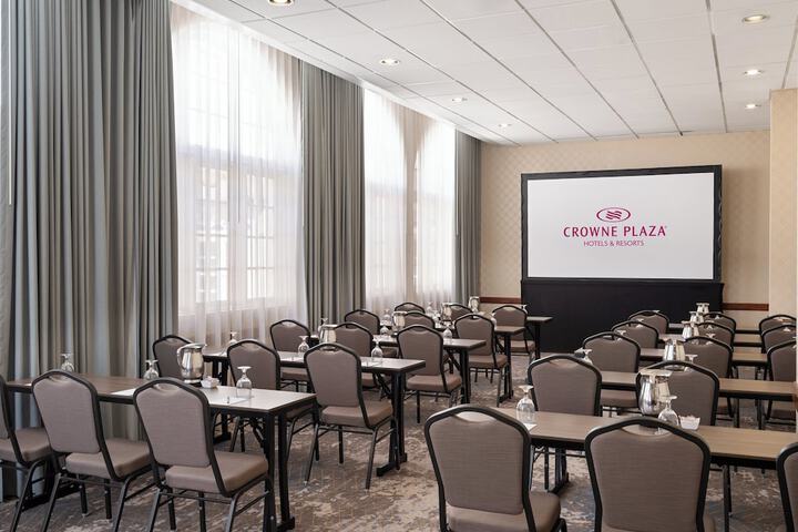 Crowne Plaza Phoenix - Chandler Golf Resort by IHG