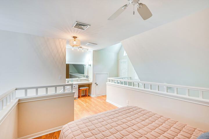 1 Mi to Mohegan Sun: Studio w / Pool Access