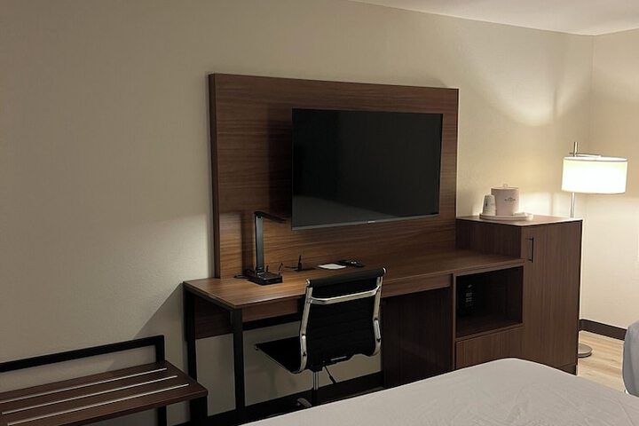Wingate by Wyndham Dublin Near Claytor Lake State Park