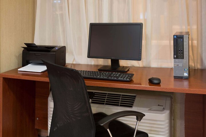 Business Center 28 of 28