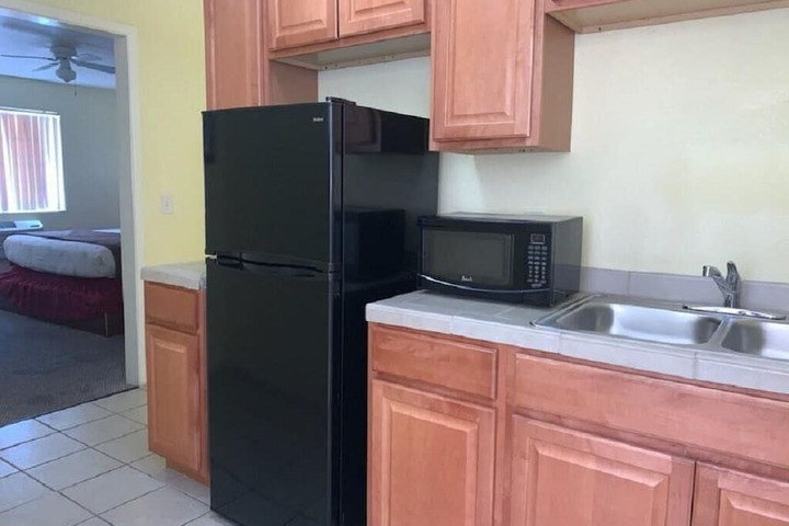 Europa Inn & Suites
