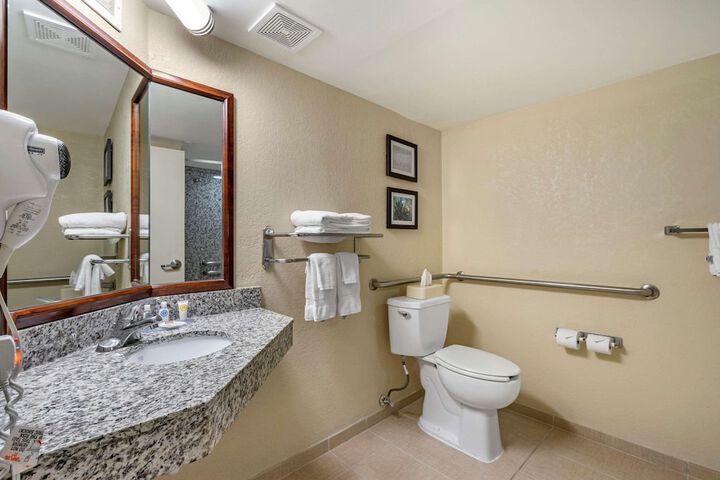 Room 25 of 42