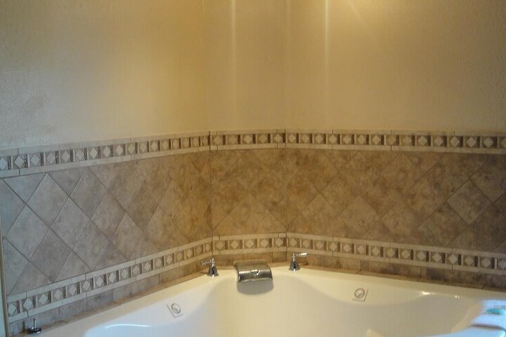 Hot Tub 17 of 20
