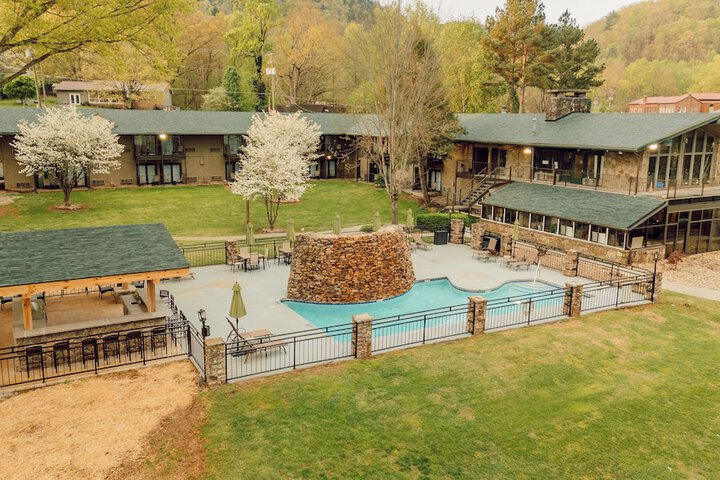 Tremont Lodge & Resort
