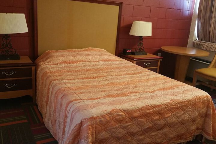 Room 69 of 71