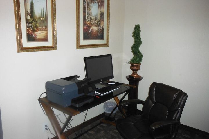 Business Center 27 of 28