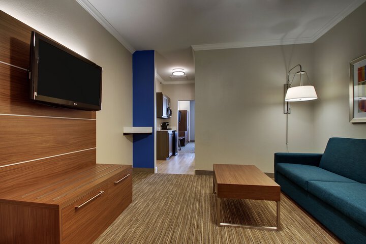 Holiday Inn Express Hotel & Suites Vernon College Area by IHG