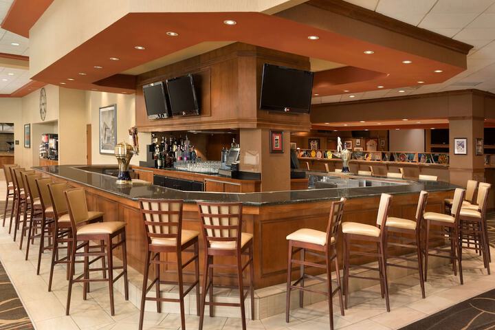 Lounge 63 of 66