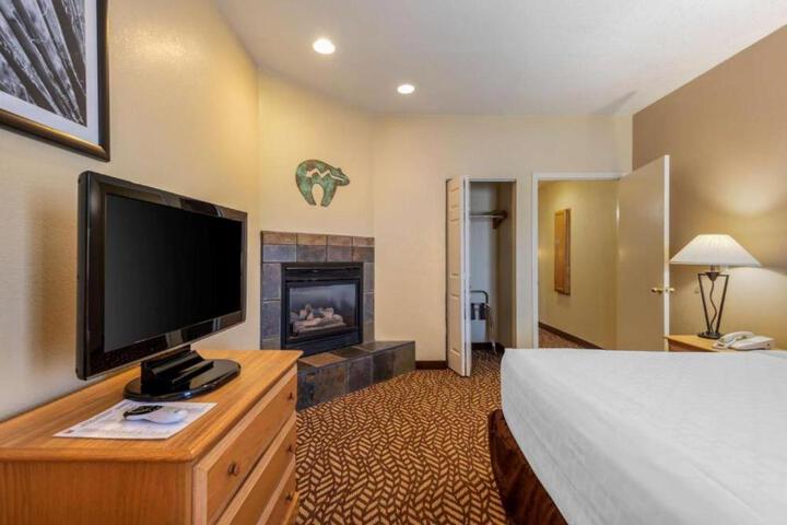 Turquoise Inn and Suites Cortez near Mesa Verde