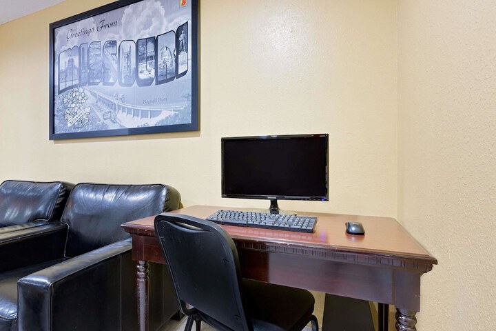 Business Center 15 of 15