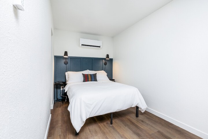 Room 14 of 43