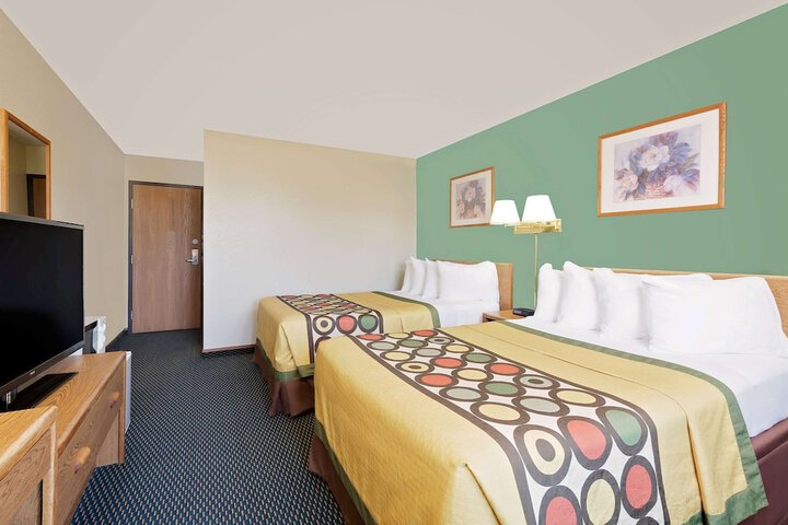 Room 7 of 16