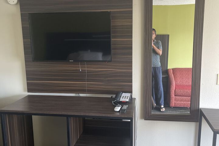 Room 9 of 26