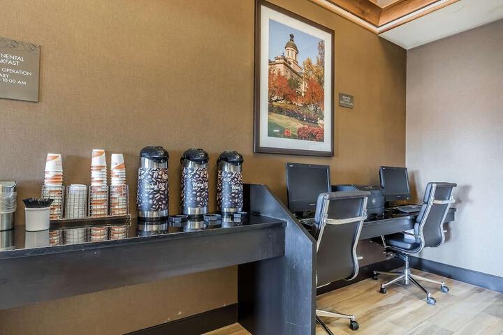 Business Center 73 of 73