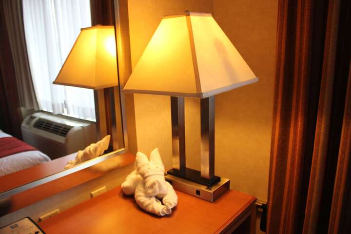 Room 27 of 40