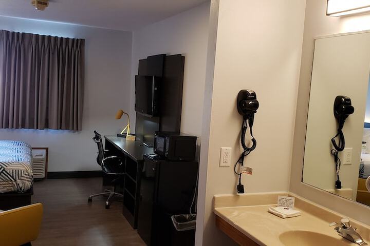 Motel 6 Kewanee IL