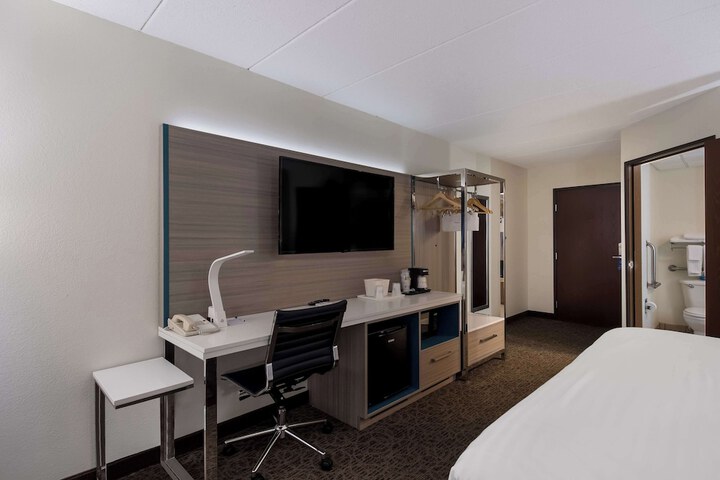 Room 8 of 33