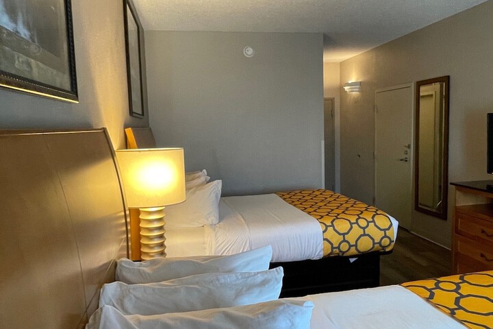 Room 17 of 33