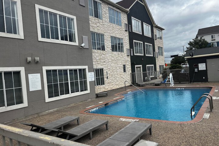 Pool 4 of 29