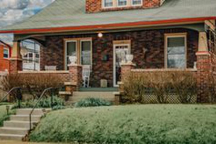 DeBourge Guesthouse