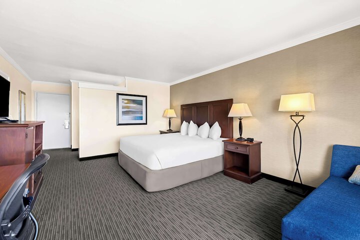 Room 30 of 47