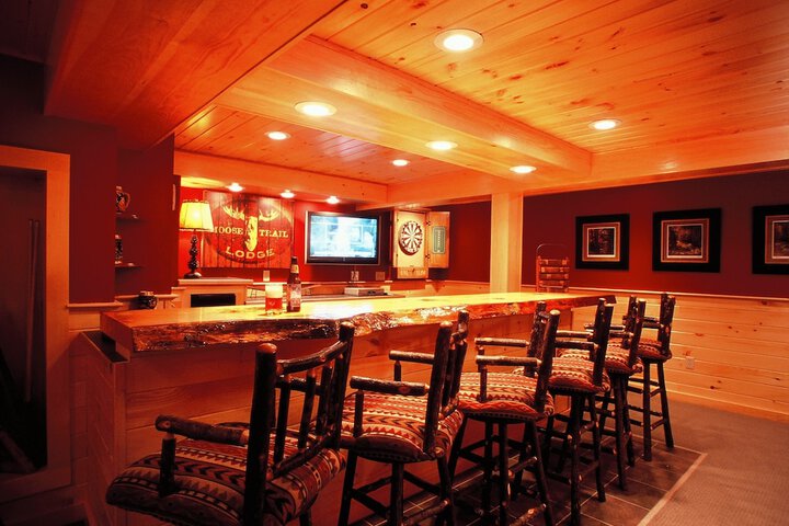 Upscale Fryeburg Cabin: Hot Tub + Billiards Table!